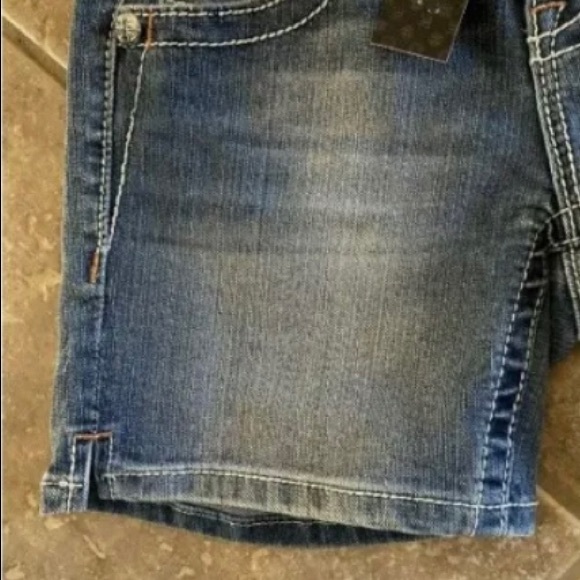 Miss Me Mid Rise Shorts Womens 24 Faded
Denim w/Rhinestones & Studs NWT FAB!! - Picture 7 of 13